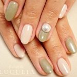 オフィスもOKなひと粒豪華主義。#ビッグパールネイルは”ニュアンスカラー合わせ”が正解でした