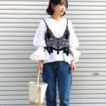 今流行りのビスチェコーデ16選♪いつものトップスにプラスするだけでこんなにおしゃれに!