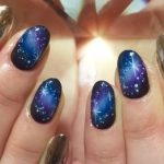 宇宙に1つだけのデザイン!?「ギャラクシーネイル」を楽しもう♪