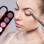汚い伏せ目は見せたくない!アイシャドウが二重の溝に溜まる原因って?