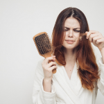 薄毛で悩んでるのは男性だけではない…　皮膚科医おすすめの「抜け毛を防ぐ解決策」を3つご紹介！