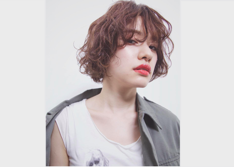 ぱっつん前髪も巻き方ひとつで雰囲気が変わる♪ヘアアイロンを使った簡単アレンジ 10選 Na美｜働く大人女子のライフスタイルメディア